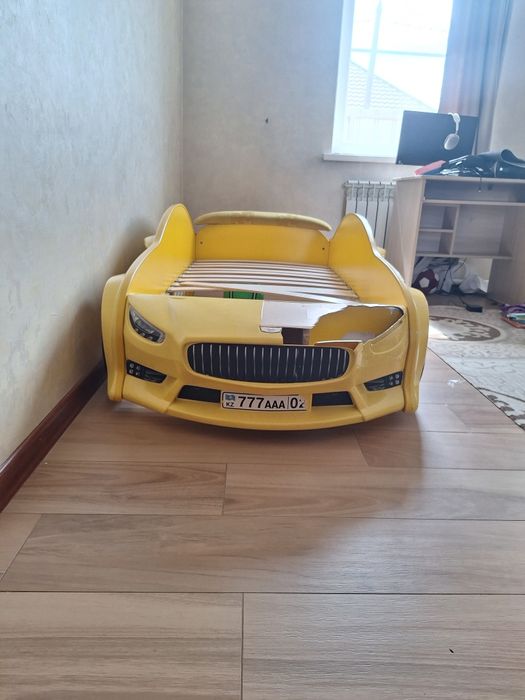 Кровать детская машина