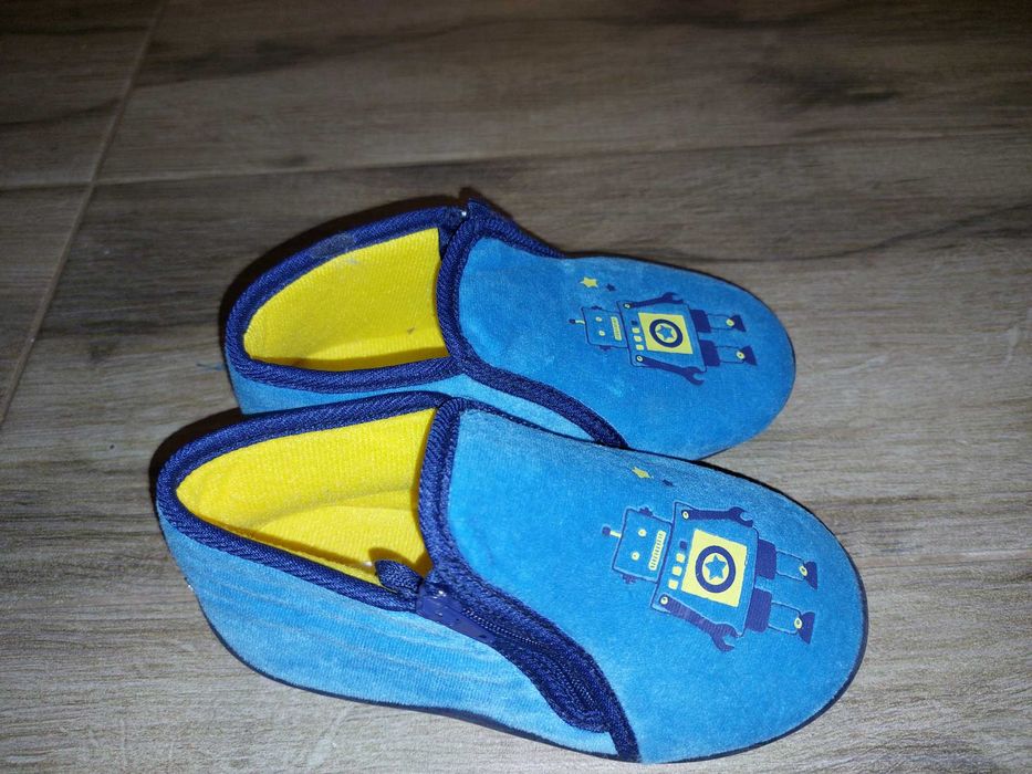 Pantofi de interior, noi cu etichetă