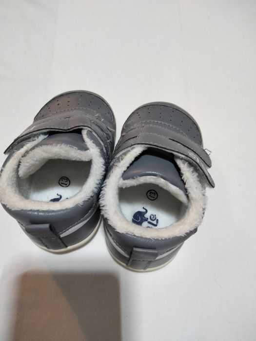 Продам утеплённые кросовки