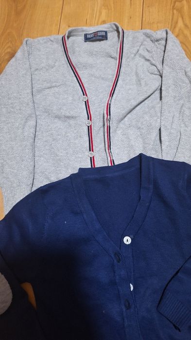 Vând pulovere baieti