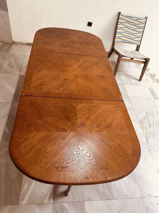 Разтегателна дъбова трапезна маса с падащи плотове