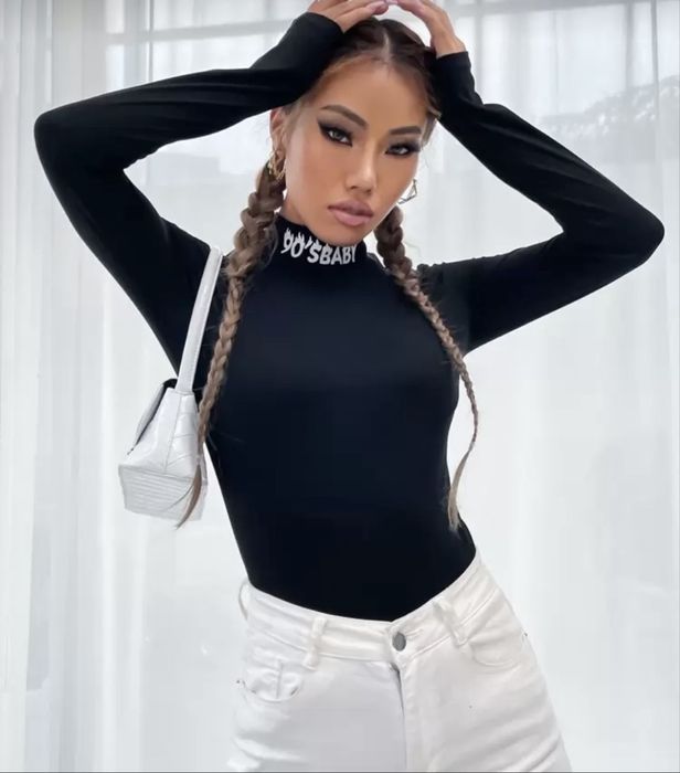 Черна блузка по тялото