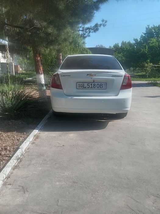 Lacceti 1.8  srochniy sotiladi