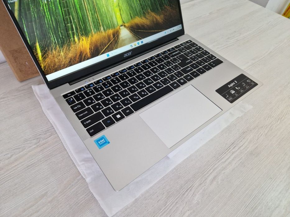 Yangi holatda Acer Aspire 3