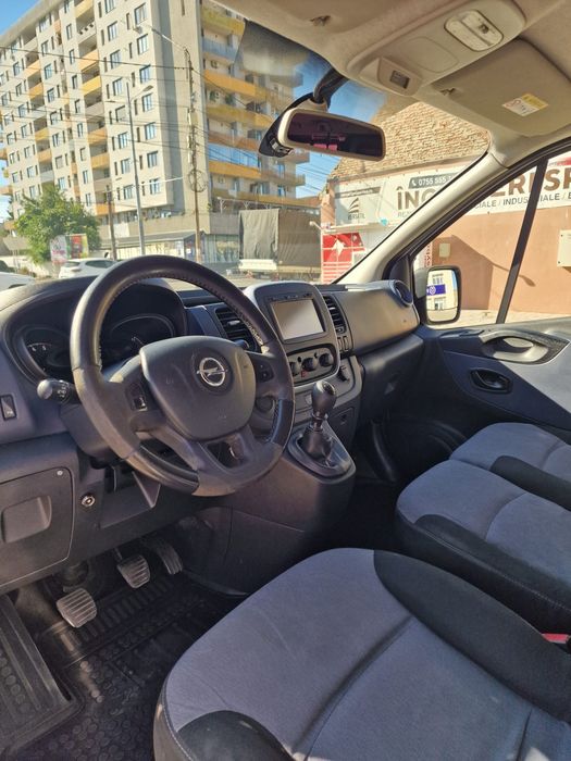 Vând Opel Vivado varianta lungă 8+1 locuri