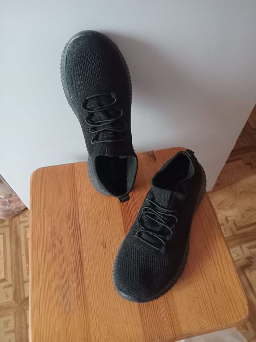 Кроссовки черные для спорта 37 размер