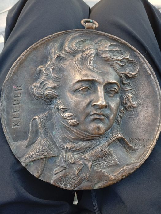 Medalion  vechi din bronz