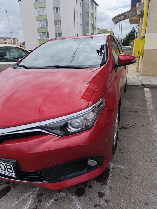 Vând Toyota auris