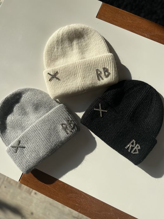 Дамска зимна шапка плетиво с камъни