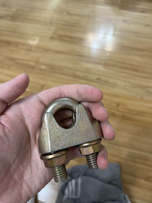 Зажим для крепления.