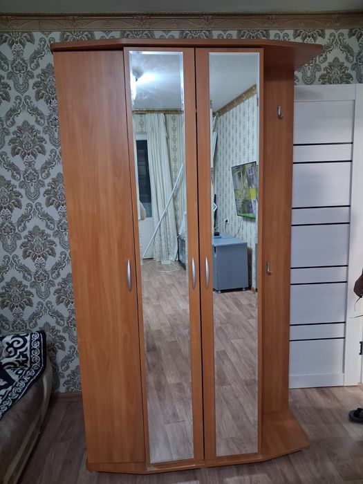 Шкаф прихожая с зеркалом