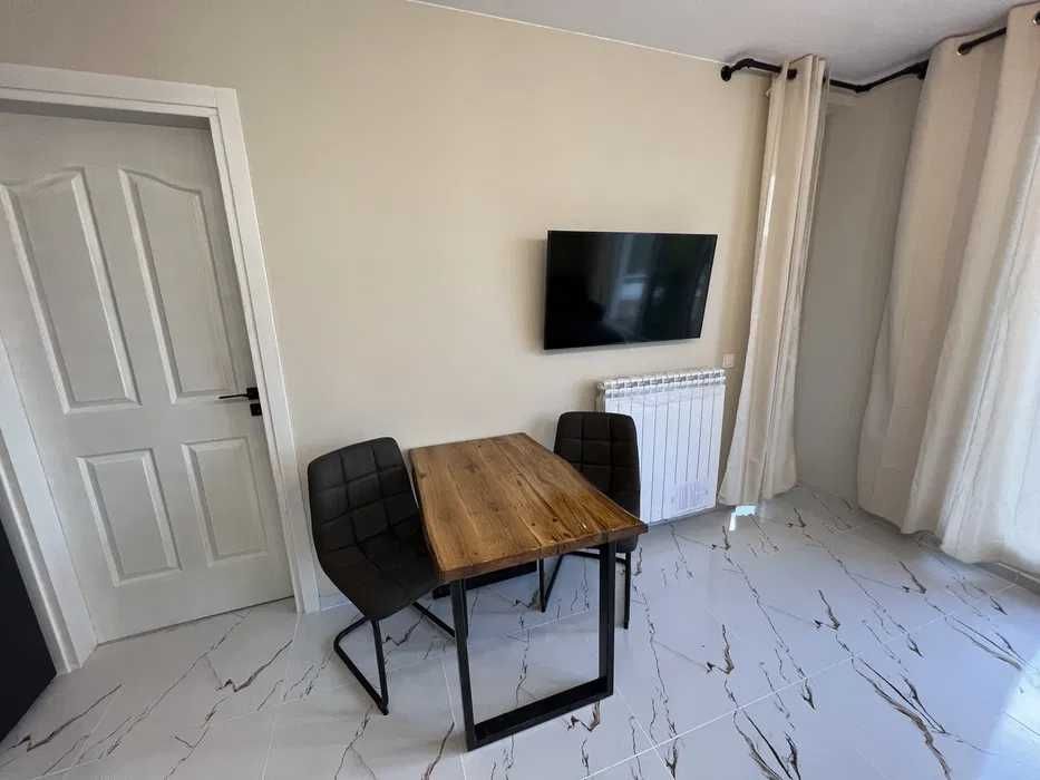 Дава се под наем Двустаен апартамент в София, Банишора - 65 кв.м за 600 € - Снимка #2