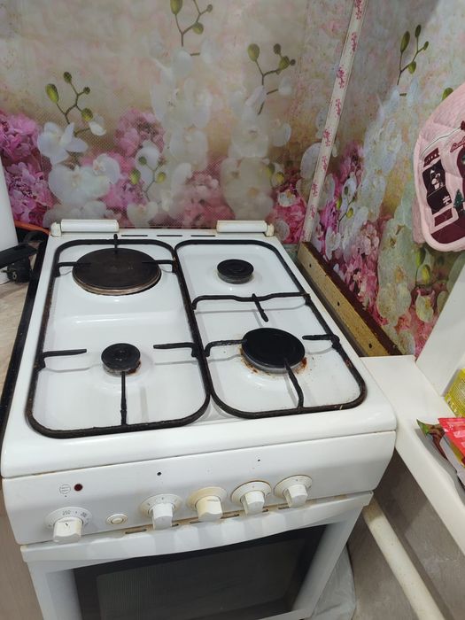 Продам газ плиту Deluxe