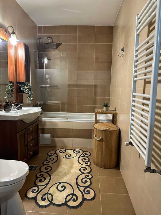 Vand apartament cu 2 camere ! Zona Eroilor! Parcare!