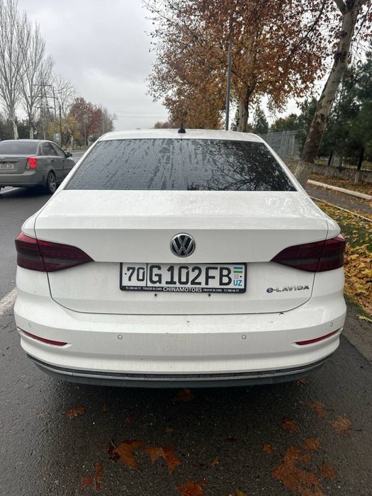 Volkswagen e-lavida 2021