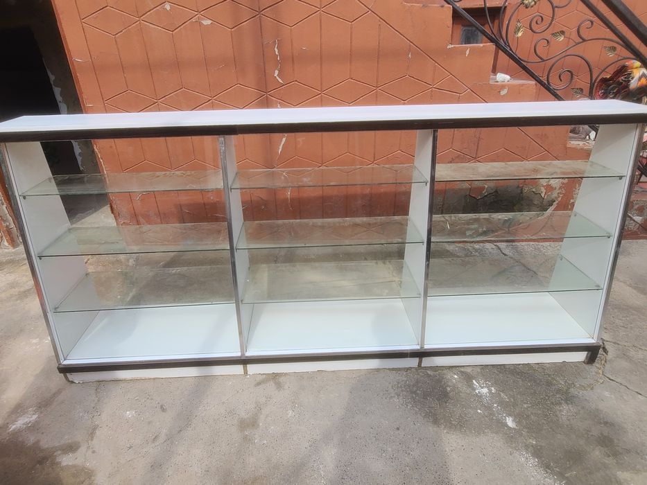 Vitrina mebel savdo uchun