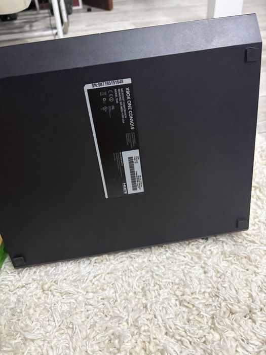 Xbox one+ manete si jocuri