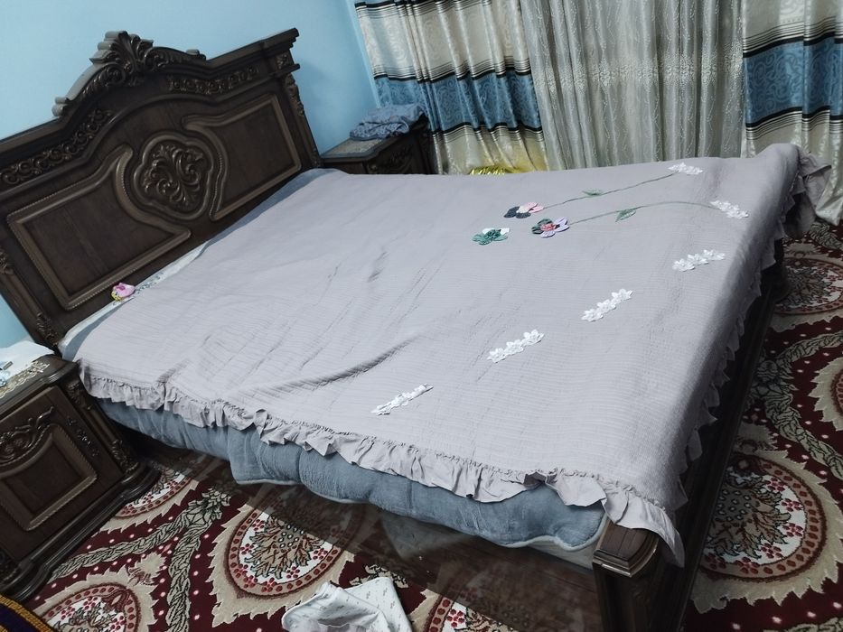 Fabrichniy ajoyib mebel sotiladi