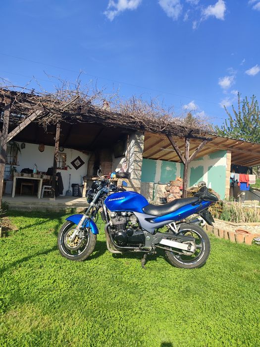 Продавам Кавазаки ZR750