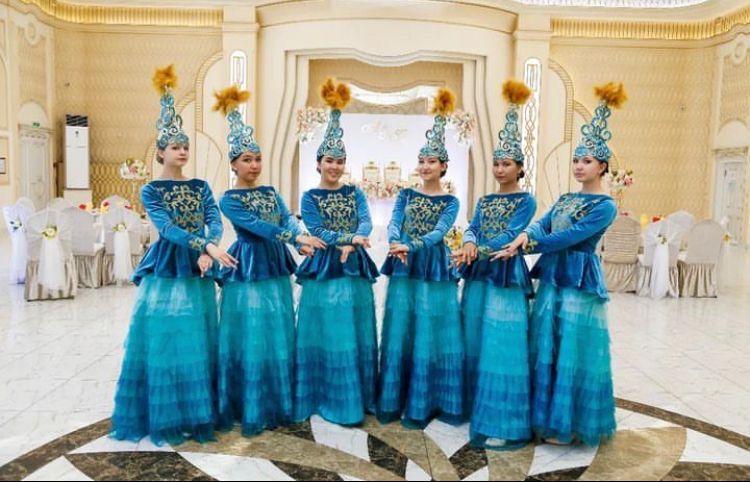 Би көйлектері сатылады