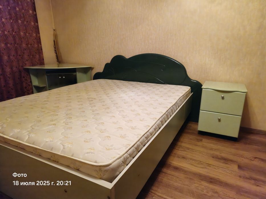 Продам спальный гарнитур