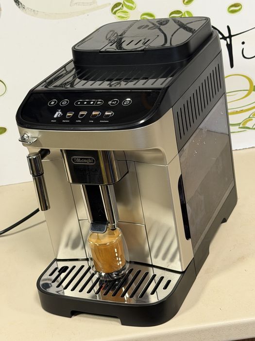 Кафемашина кафе автомат delonghi magnifica EVO с гаранция
