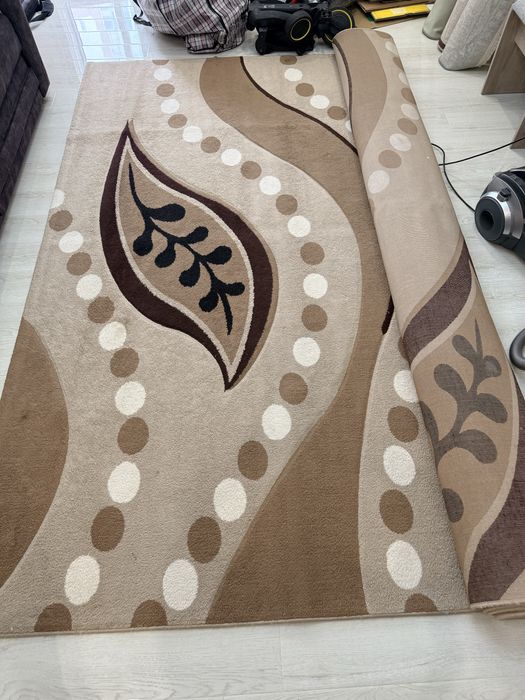 Продается ковер в хорошем состоянии