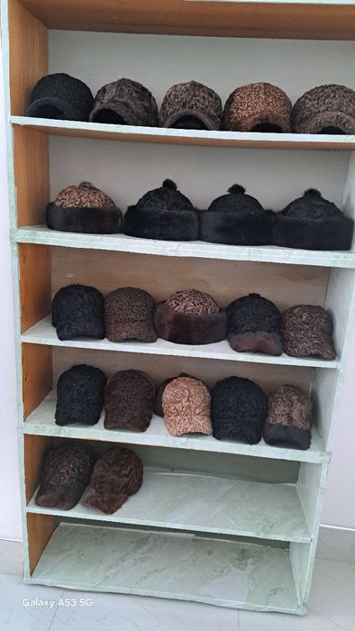 Продаётся каракулевая шапки
