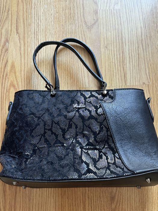 Дамска черна чанта