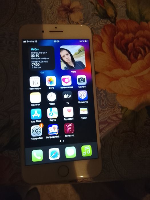 Продам телефон айфон