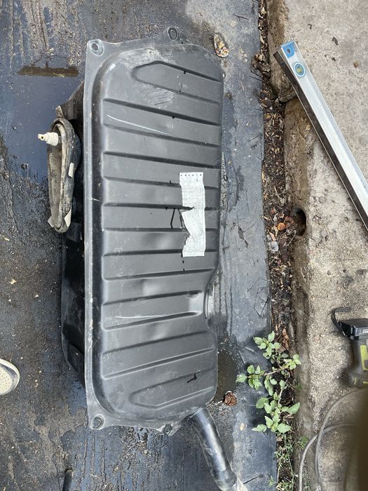 Бензобак на мерседес 190