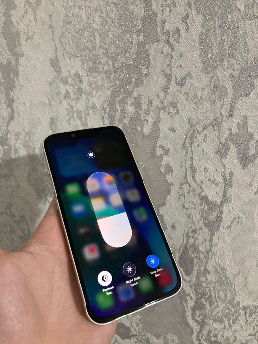 Срочно продам iPhone 13