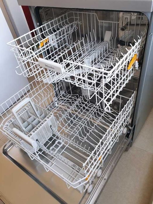 Инокс - Miele Съдомиялна - 14 Комплекта - Свободностояща - 60см