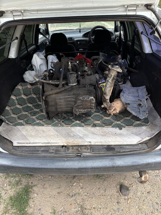 Nissan Avenir 1998 года