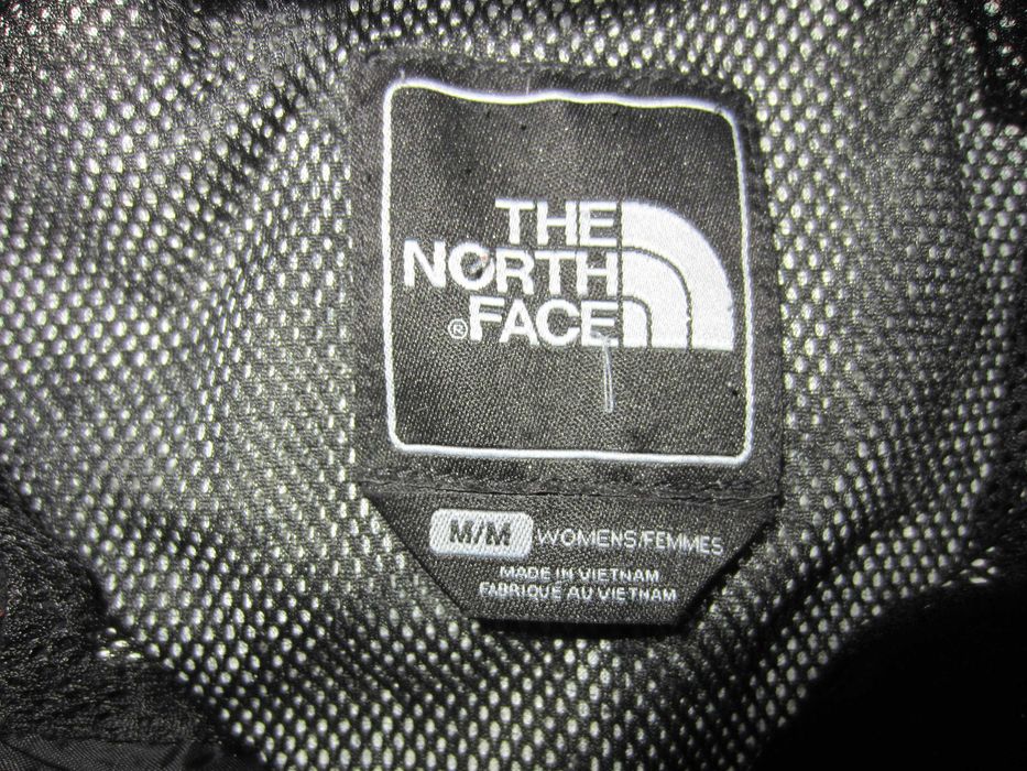 Geaca DAMA The North Face, model Hy Vent, masura M, protectie vant, ploaie, gluga nedetasabila material 100%Nylon, holograma,stare f.buna stare f.buna