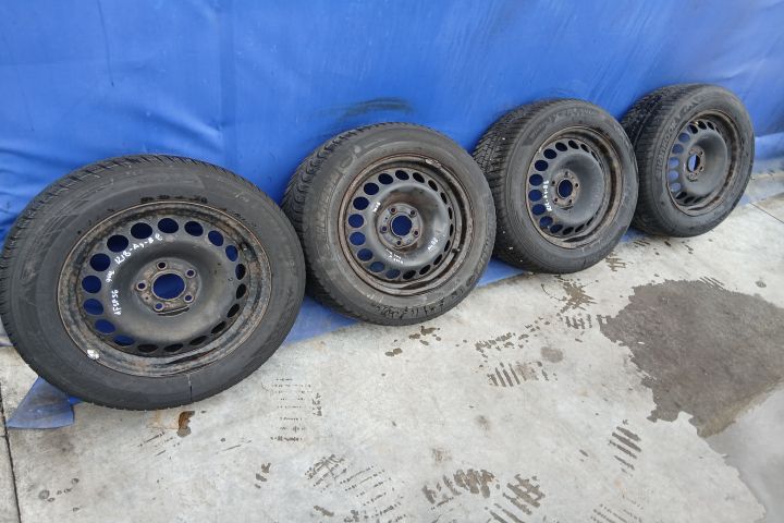 Jante tabla cu anvelope 16 - set 205/60 R16 7JX16H2 8K0601027A 205/60