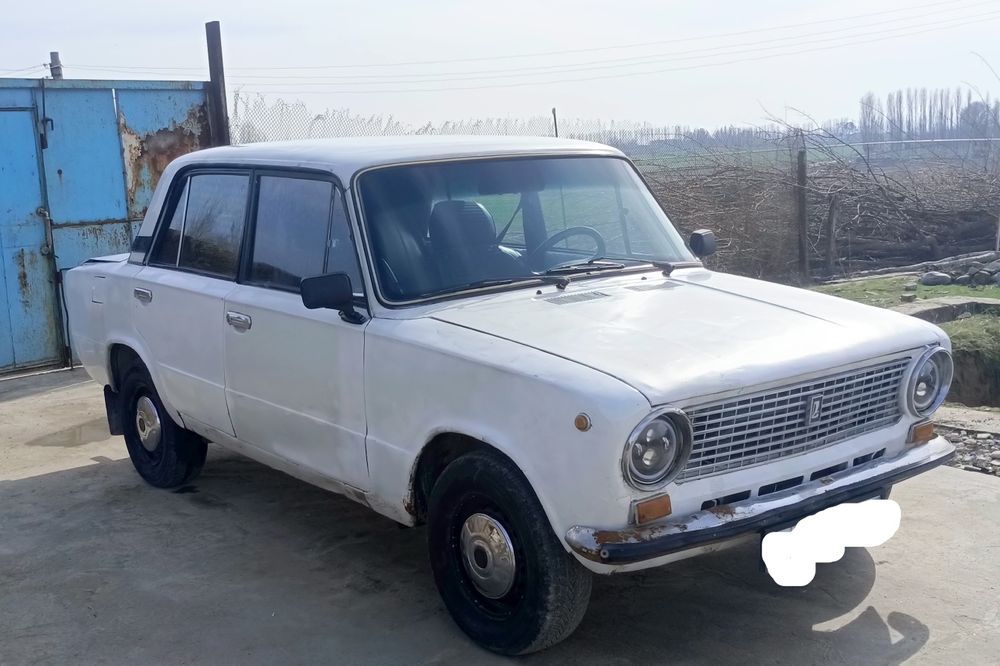 Vaz 21011 sotiladi
