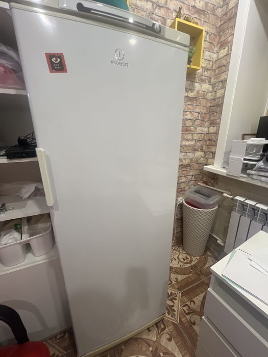 Продам морозильник Индезит