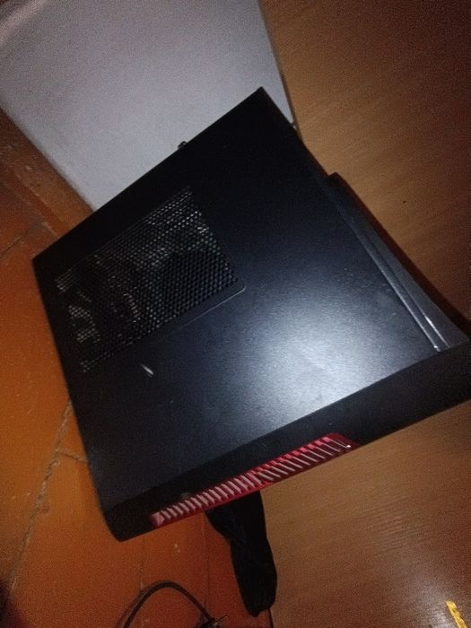 Кампютер Виндолвс-11 с манетором