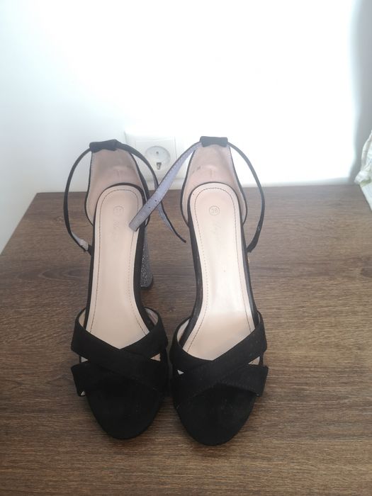 Sandale cu toc gros mar. 36