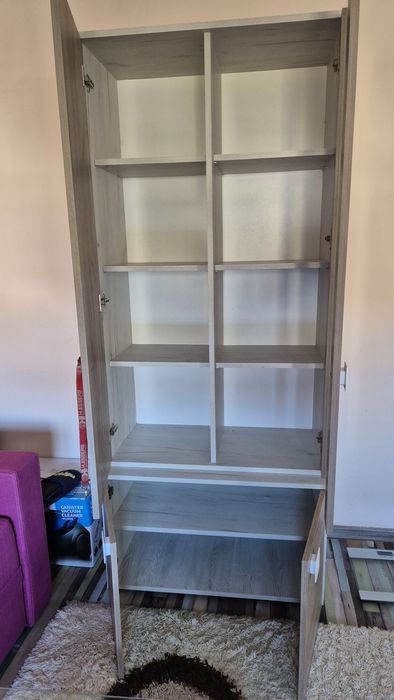Vând mobilă de living cu canapea extensibilă și doi tabureți de cameră plus o masă de sticlă
