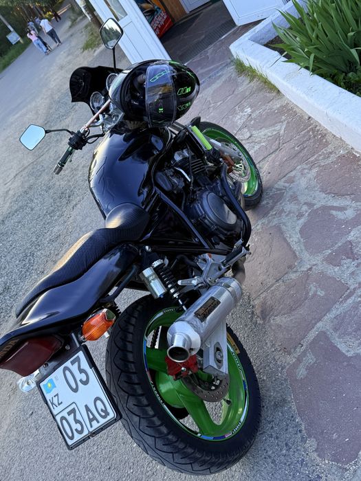 Мот Honda CB400 SF