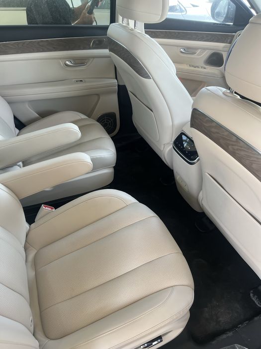 Sotiladi,продаётся Huawei Aito M7,7 orindiqli,7 местный