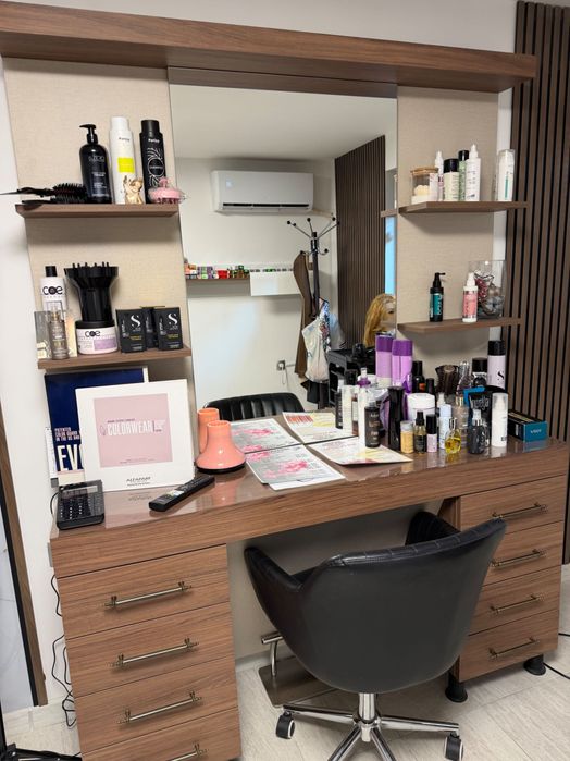 Работен плот за фризьор