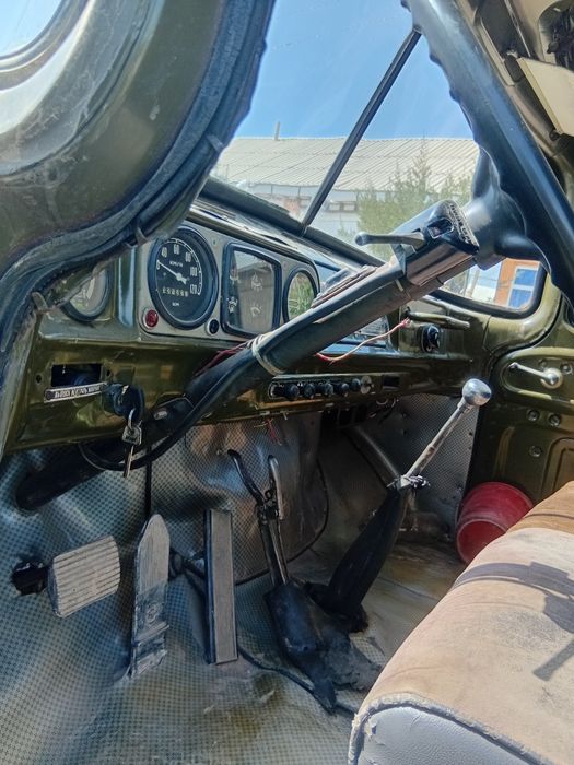 Zil 130 vodovoz yurip turgan