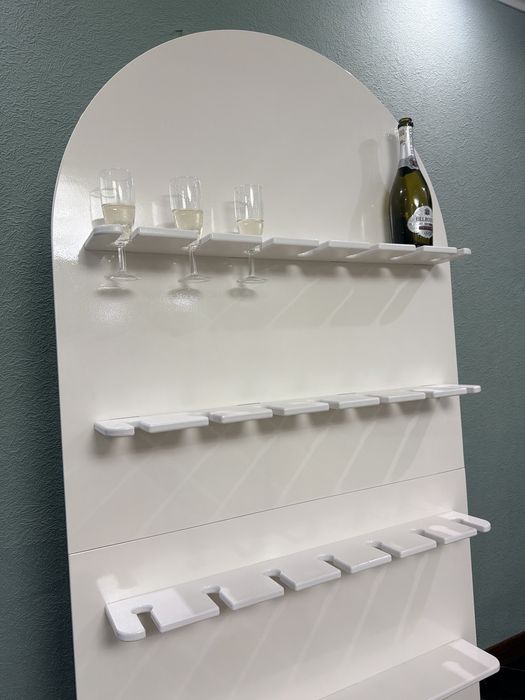 Стена с шампанским