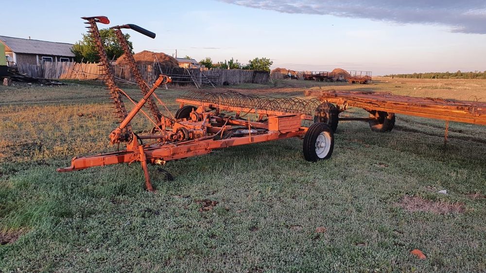 Трактор МТЗ 82. С косилка и грабли