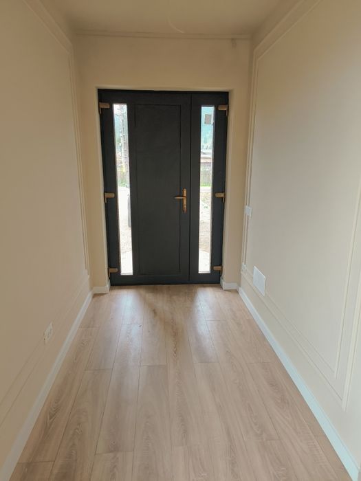 Varuim cu pompa airless. Varuit profesional. Var lavabil. rasini epoxy