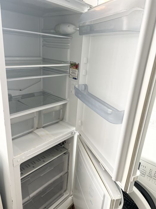 Продам Холодильник с Машинкой