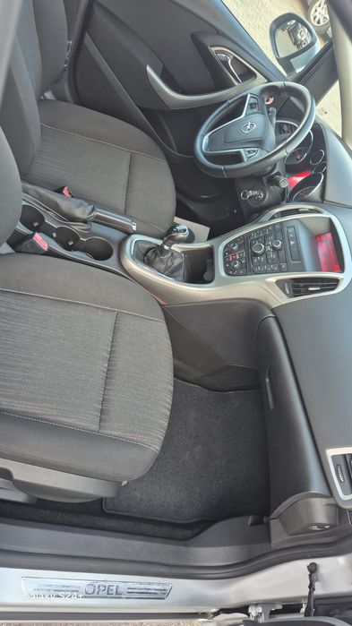 Opel Astra J - An 2011 - 1.6i 116Cp - CIV Eliberat / RAR Efectuat